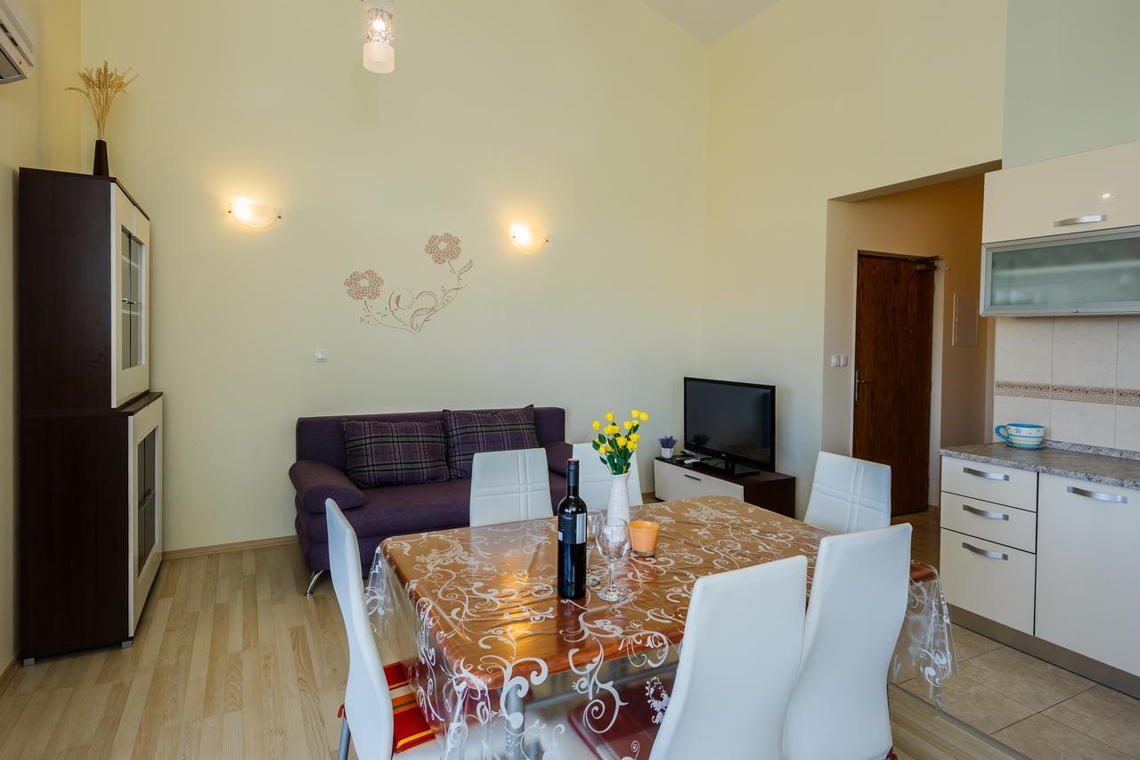 Nada Apartment *